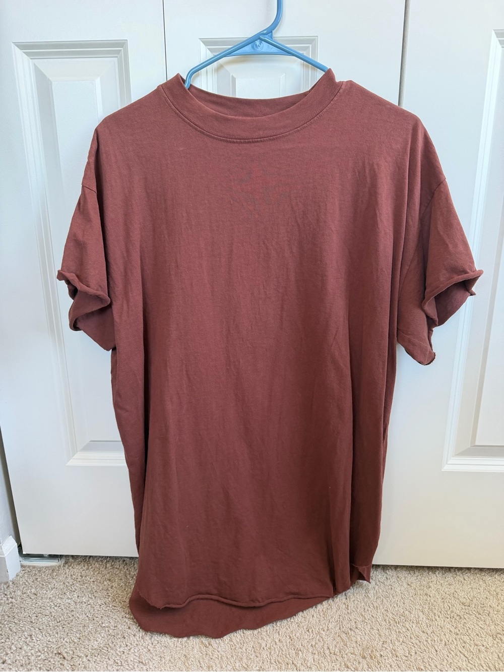 PEBBY BASICS SIDE SLIT TEE